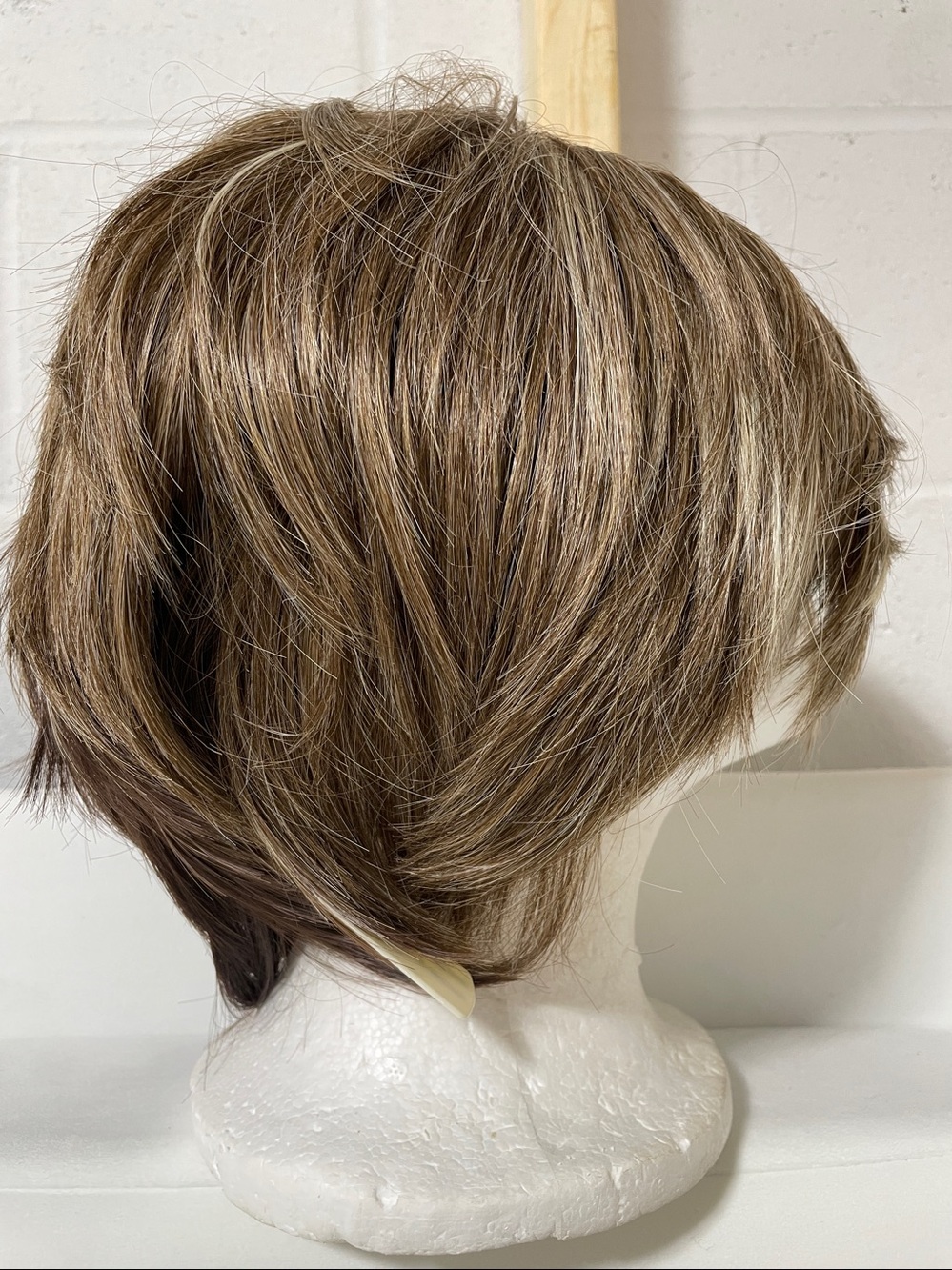 NWT 10” highlighted brunette wig chic pixie cut medium light brown golden lights